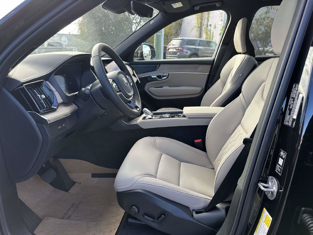 New 2026 Volvo XC90 T8 Plus w/ Protection Package Premier AWD/4WD image 15