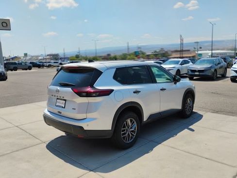 Used 2024 Nissan Rogue S AWD/4WD image 5