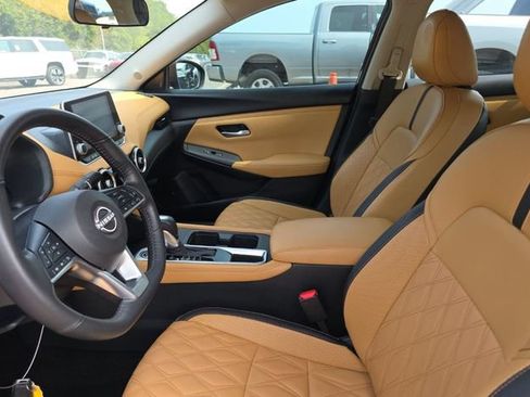 Used 2025 Nissan Sentra SV w/ SV Premium Package FWD image 4