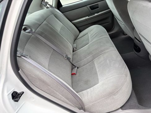 Used 2005 Ford Taurus SE FWD image 14