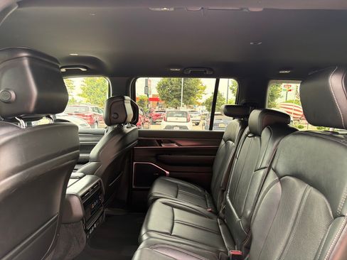 Used 2023 Jeep Wagoneer L Series II AWD/4WD image 22