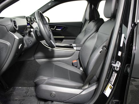 Used 2023 Mercedes-Benz GLC 300 4MATIC image 7
