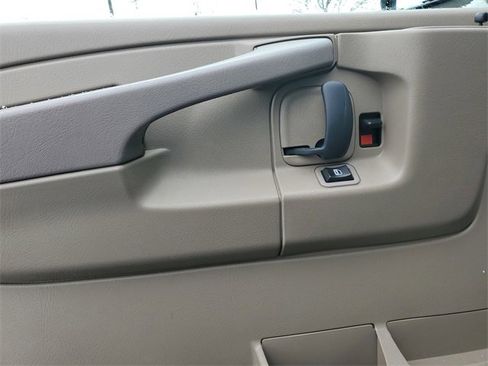 Used 2013 Chevrolet Express 2500 w/ Power Package image 8