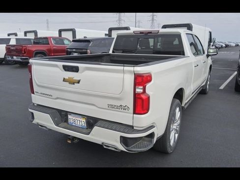 Used 2022 Chevrolet Silverado 1500 High Country w/ Technology Package AWD/4WD image 5