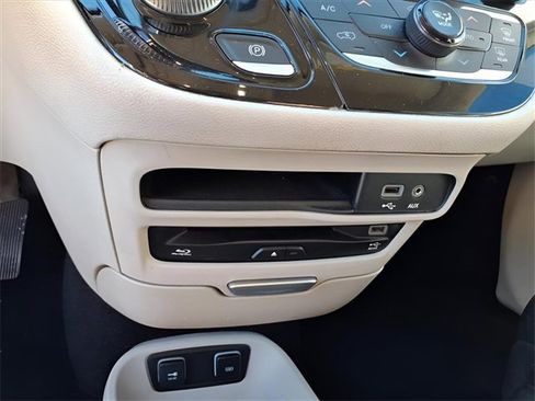 Used 2020 Chrysler Pacifica Touring-L Plus image 13