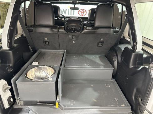 Used 2020 Jeep Wrangler Unlimited Sahara image 15