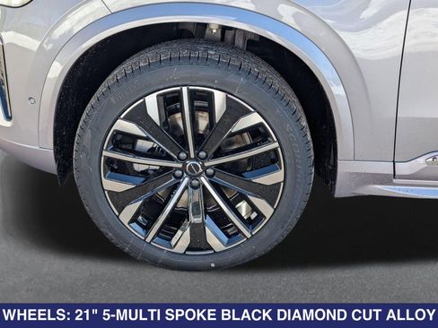 New 2026 Volvo XC90 B6 Plus w/ Protection Package Premier AWD/4WD image 32