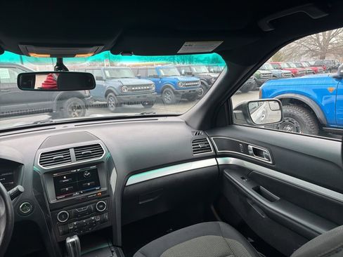 Used 2016 Ford Explorer XLT w/ Equipment Group 201A image 11