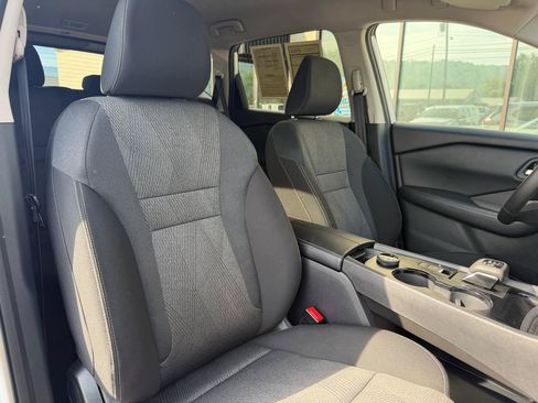 Used 2025 Nissan Rogue SV AWD/4WD image 16
