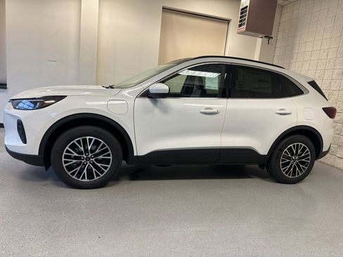 New 2025 Ford Escape SE w/ PHEV Premium Package image 15