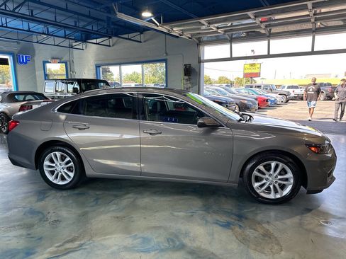 Used 2017 Chevrolet Malibu LT image 11
