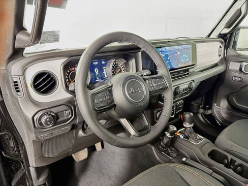 Used 2025 Jeep Gladiator Sport AWD/4WD image 16