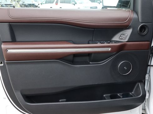 Used 2023 Ford Expedition Max Limited image 14