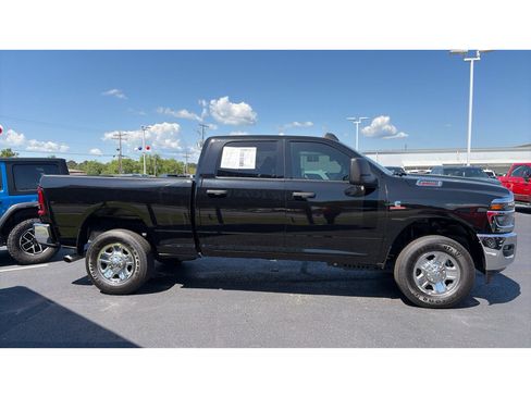 Used 2025 RAM 2500 Tradesman w/ Chrome Appearance Group AWD/4WD image 4