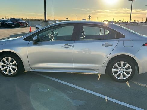 Used 2025 Toyota Corolla LE image 9