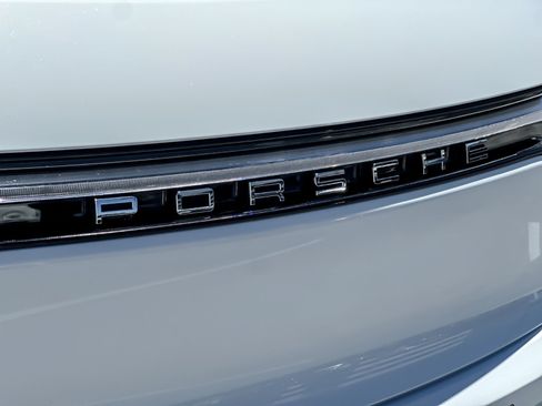 Used 2023 Porsche Macan AWD/4WD image 27