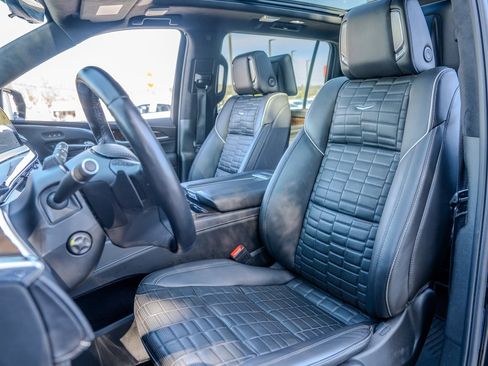 Used 2024 Cadillac Escalade ESV Sport Platinum w/ LPO, ONYX Package image 19