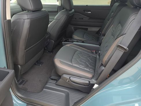 New 2026 Nissan Pathfinder Platinum FWD image 9