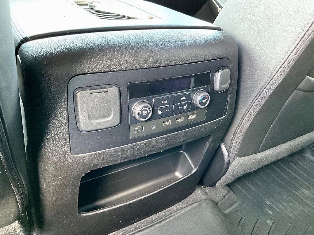 Used 2019 GMC Yukon Denali w/ Denali Ultimate Black Edition AWD/4WD image 12