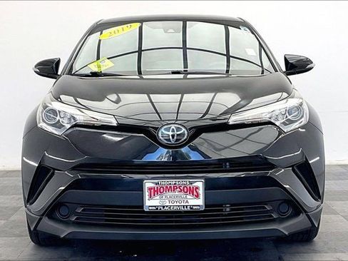 Used 2019 Toyota C-HR XLE FWD image 2