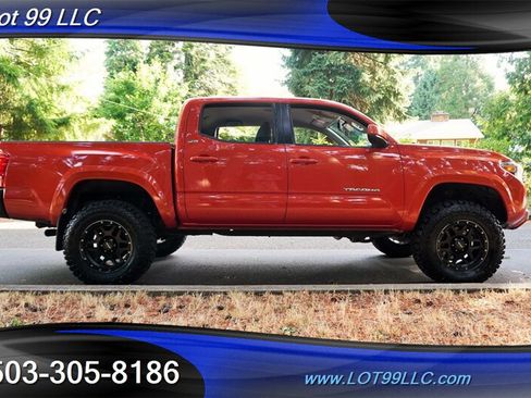 Used 2017 Toyota Tacoma SR5 w/ Tow Package AWD/4WD image 8