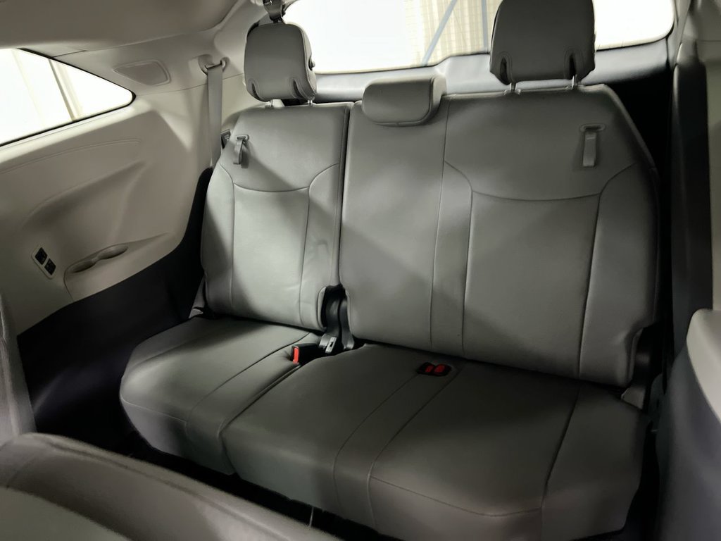 Used 2024 Toyota Sienna XLE w/ XLE Plus Package AWD/4WD image 25