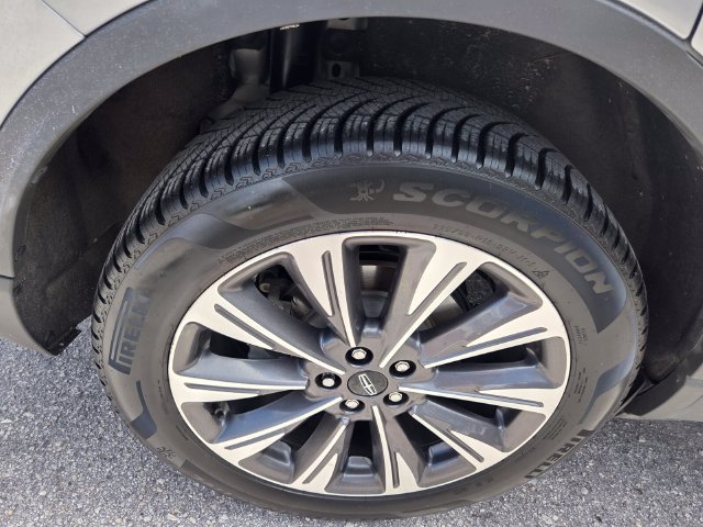 Used 2022 Lincoln Corsair Reserve w/ Equipment Group 201A FWD image 19