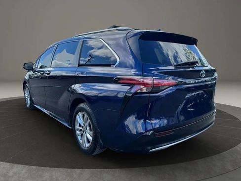 Used 2021 Toyota Sienna Limited FWD image 3