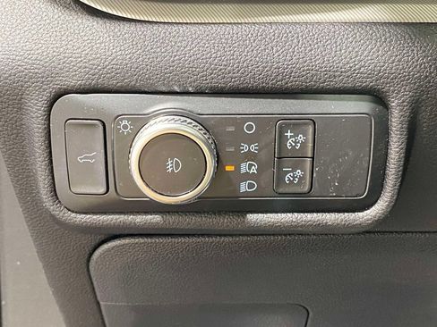 Used 2021 Ford Explorer XLT w/ Equipment Group 202A AWD/4WD image 22
