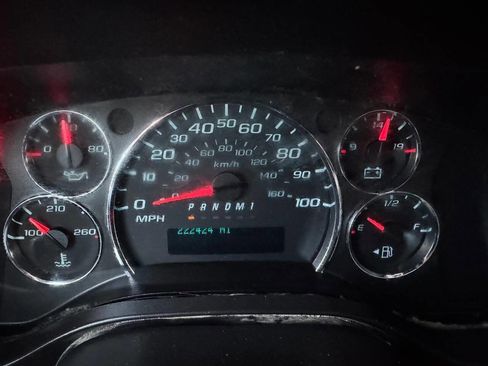 Used 2019 Chevrolet Express 2500 w/ Driver Convenience Package RWD image 17