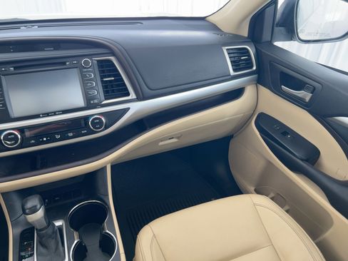 Used 2016 Toyota Highlander XLE image 28
