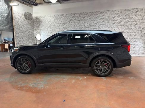 Used 2025 Ford Explorer ST-Line w/ Premium Package RWD image 4