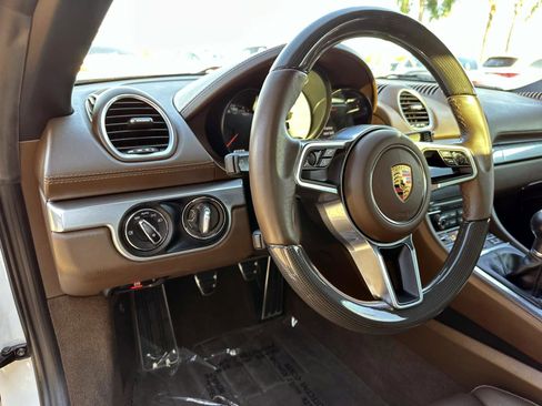 Used 2018 Porsche 718 Boxster S image 20