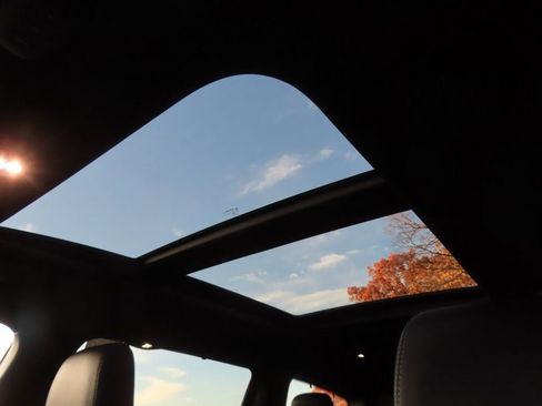 New 2026 Chrysler Pacifica Limited w/ S Appearance Package AWD/4WD image 7