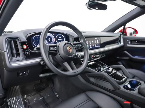 Certified 2025 Porsche Cayenne Coupe image 4