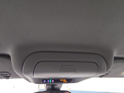 Used 2024 GMC Terrain SLT image 21