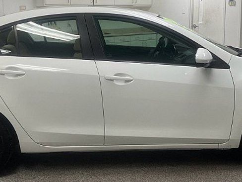 Used 2011 MAZDA MAZDA3 i Touring image 4