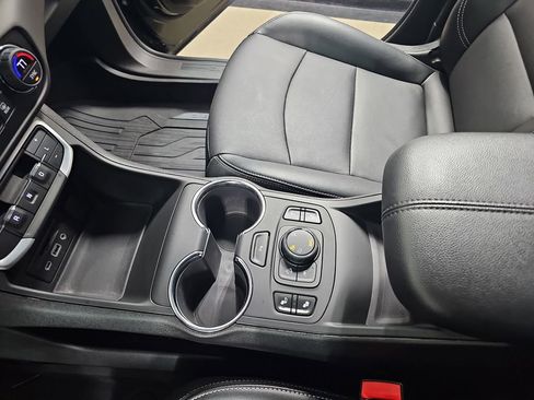 Used 2024 GMC Terrain SLT w/ Tech Package image 30