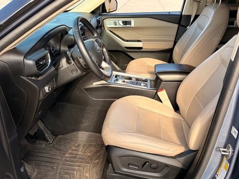 Used 2021 Ford Explorer Limited w/ Equipment Group 301A AWD/4WD image 10