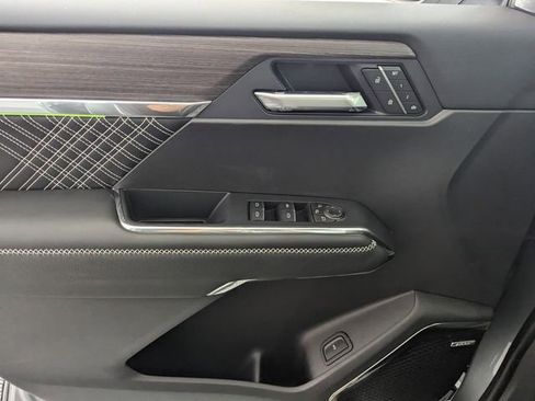 New 2026 GMC Acadia Denali w/ Super Cruise Package image 17