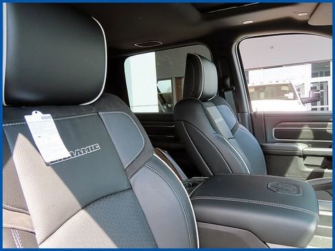 New 2026 RAM 2500 Laramie AWD/4WD image 9