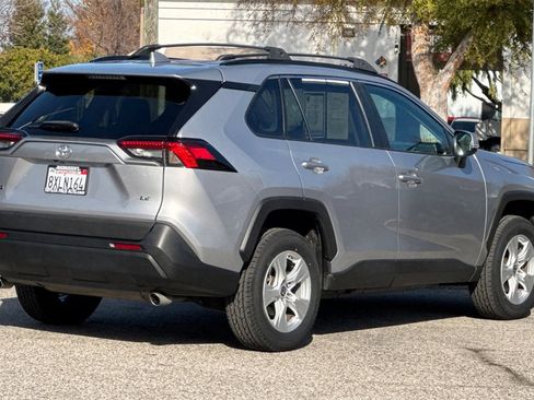 Used 2021 Toyota RAV4 LE image 3