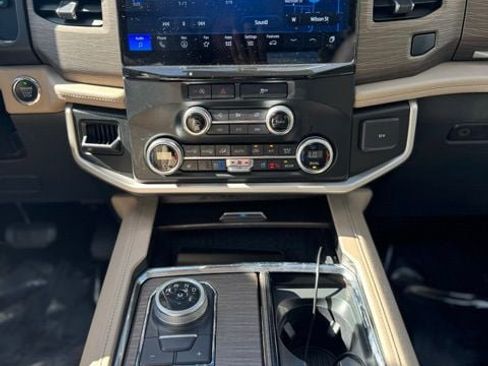 Certified 2024 Ford Expedition Limited image 19