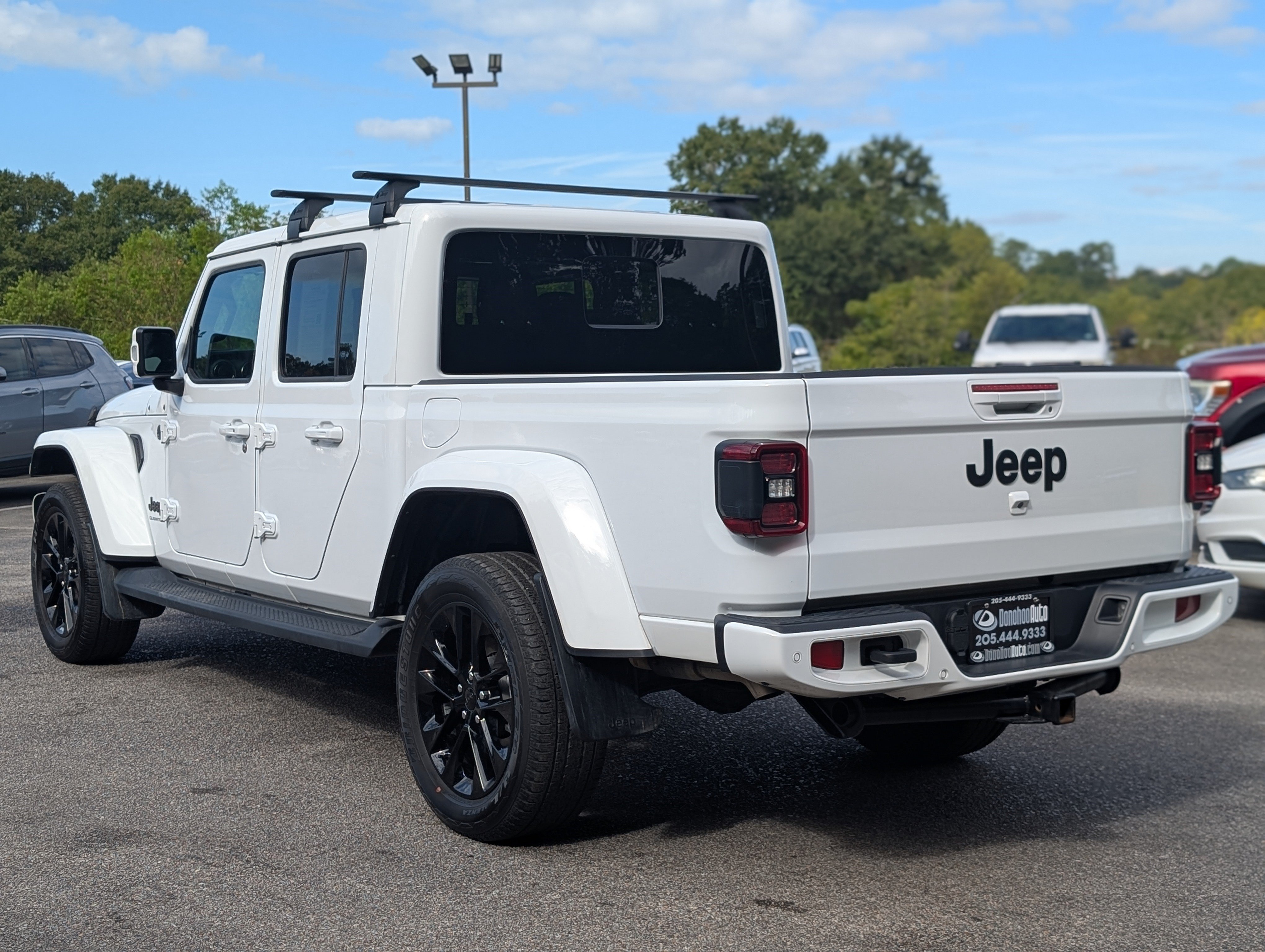 Used 2023 Jeep Gladiator Overland AWD/4WD image 7