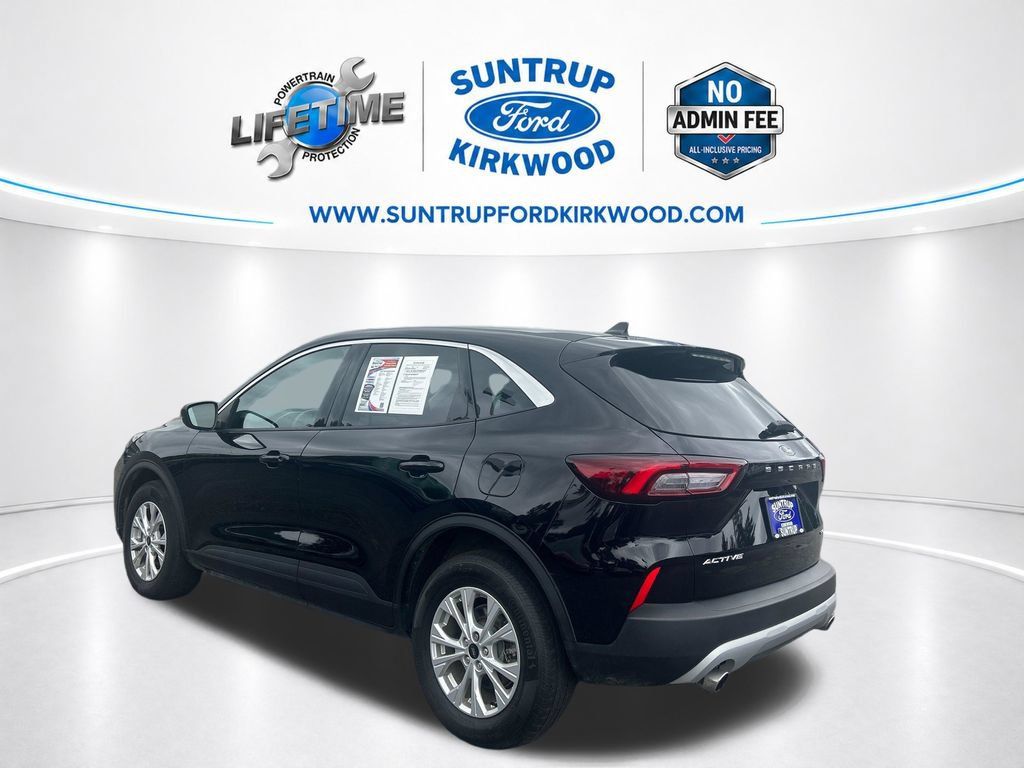 Used 2023 Ford Escape Active AWD/4WD image 3