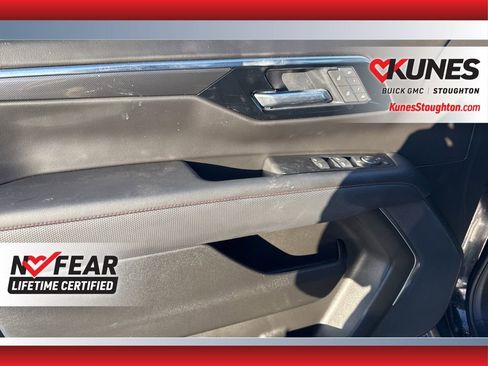 Used 2025 Chevrolet Suburban RST image 5