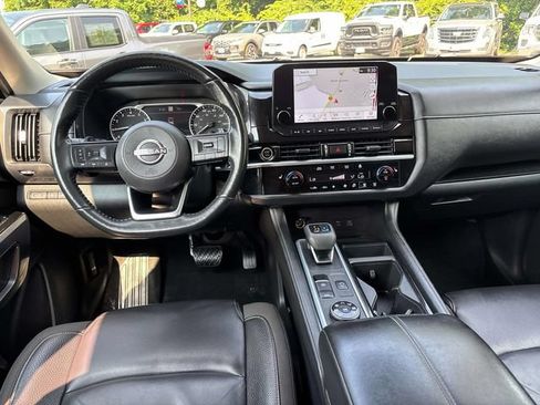 Used 2022 Nissan Pathfinder SL w/ SL Black Package AWD/4WD image 16