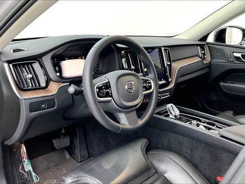Used 2023 Volvo XC60 B5 Ultimate w/ Climate Package FWD image 16