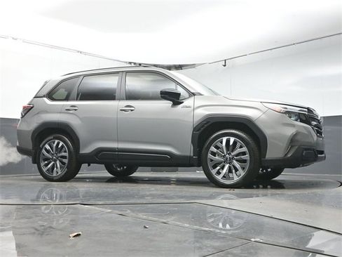 Used 2025 Subaru Forester Touring w/ Touring Package image 33