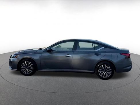 Used 2025 Nissan Altima 2.5 SV image 10